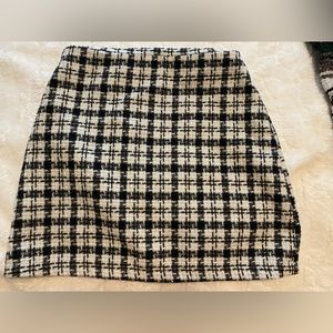Black and White Plaid Skirt!
